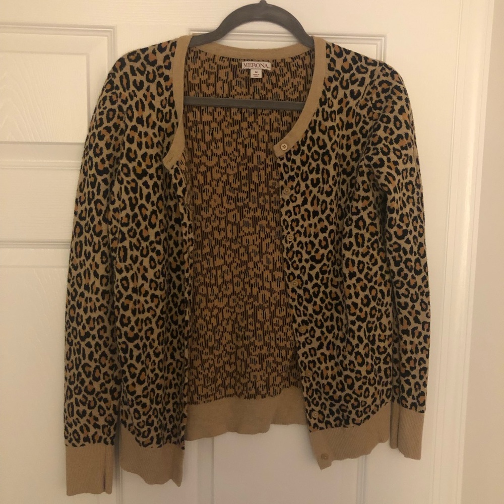 Cheetah print sweater size M
